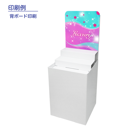 フロアタイプ什器 平置台 背ボード / ひな壇付き W600 D600 H1580｜印刷例 背ボード印刷